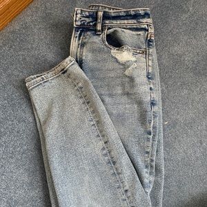 AMERICAN EAGLE STRAIGHT LEG JEANS